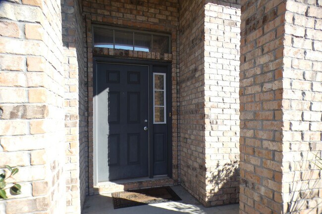 Foto del edificio - Spacious 4-Bedroom Home - Pace Mill Creek