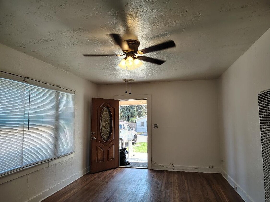 Building Photo - 310 Arvin St