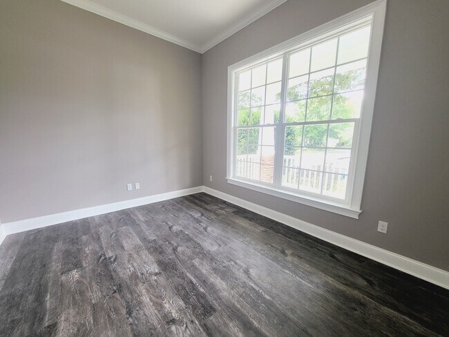 Building Photo - 1121 Gainsborough Dr