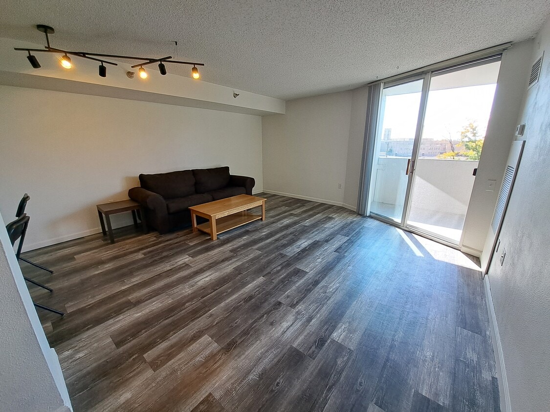 Foto principal - 601 W 11th Ave