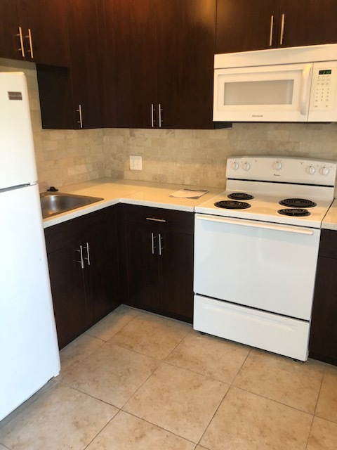KITCHEN - 470 E Angeleno Ave