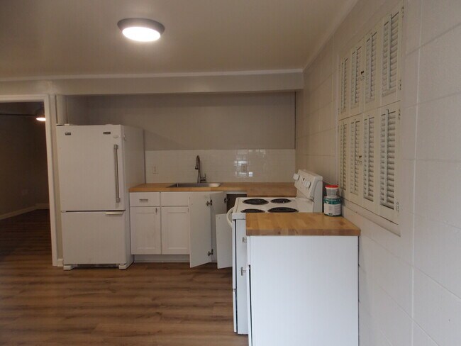 Building Photo - 204 Brookwood Pl