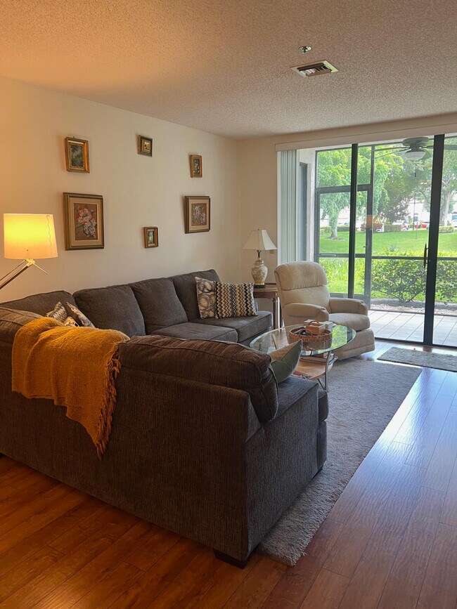 Foto del edificio - 5265 Brisata Cir