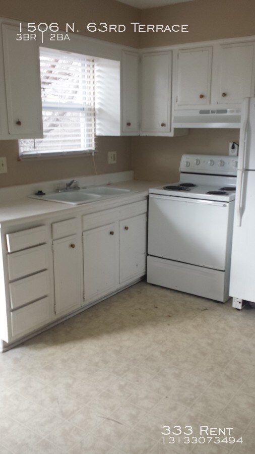Building Photo - ~ Great Duplex in KCK~