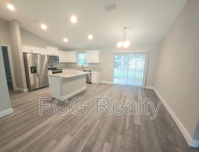 Building Photo - 10 Redwood Trace