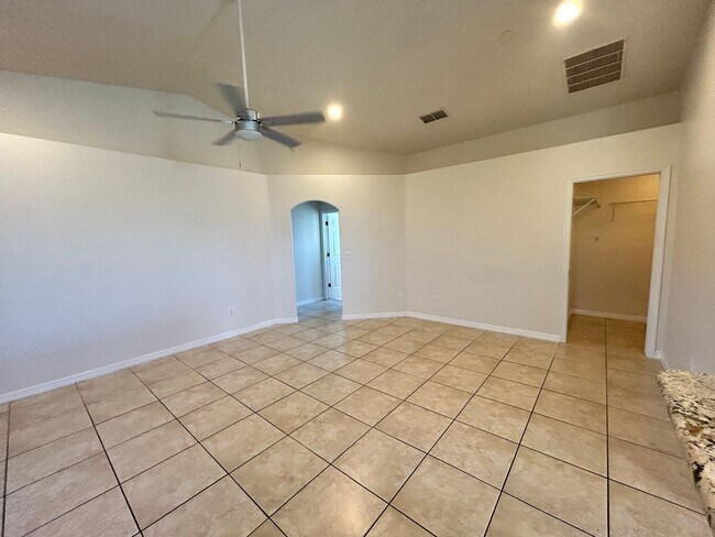 Foto del edificio - 4 Bedroom 2 Bath Single Family Home in Orl...