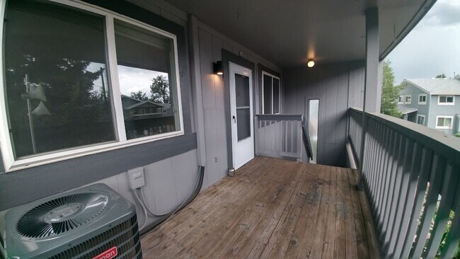 Foto del edificio - MOVE IN READY!! 2-Bedroom Boulder Condo