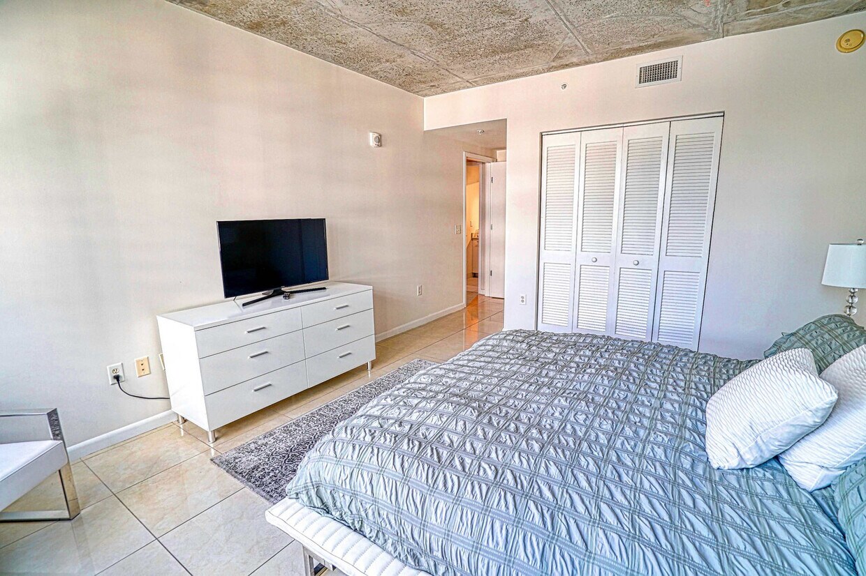 Foto principal - 3250 NE 1st Ave