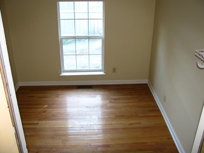 Building Photo - 128 Hillcrest St