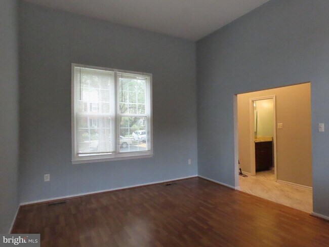 Building Photo - 624 Northcliffe Dr