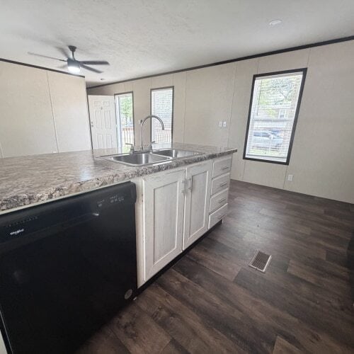 Building Photo - 204 Falcon Dr