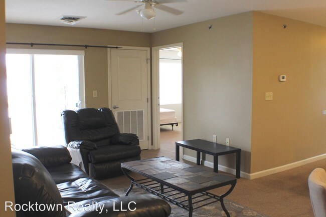 Building Photo - 303 Davis Mills Dr