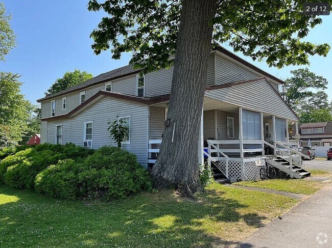 Building Photo - 6674 Lake Shore Rd N