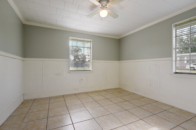 Building Photo - 8381 Oak St.