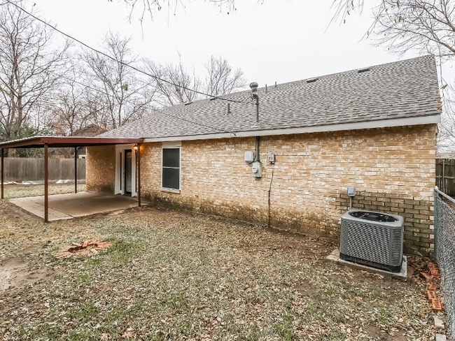 Building Photo - 3802 Wooddale Ct