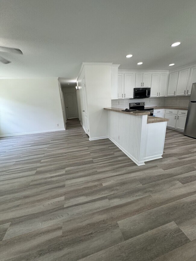 Building Photo - Jamestown Estates