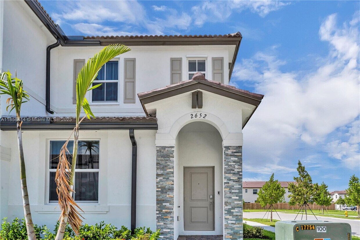 Foto principal - 2652 SE 28th St
