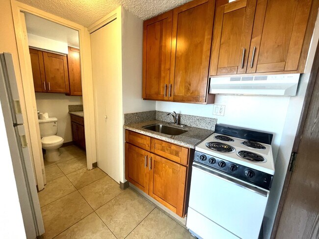 Foto del edificio - Fantastic Studio Unit w/ parking available...
