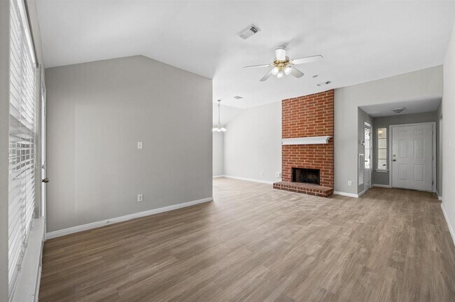 Foto del edificio - 3215 Rockdale Dr