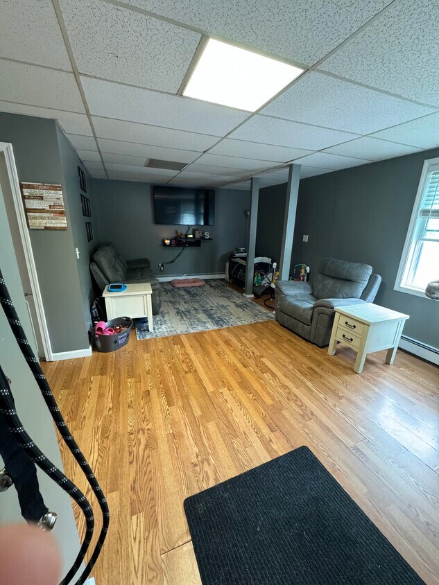 Primary Photo - 35 Dutton St