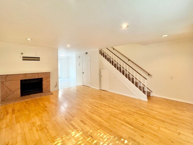 Foto del edificio - FOR LEASE - Available now!