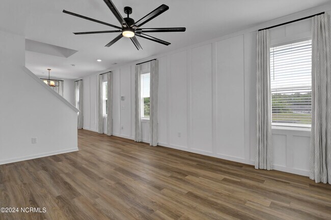 Building Photo - 1421 Creekfront Dr