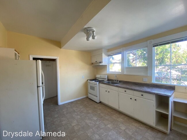 Building Photo - 1 br, 1 bath House - 1729 Everett St. #1