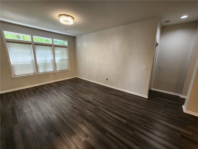 Foto del edificio - 220 Renaissance Pkwy NE