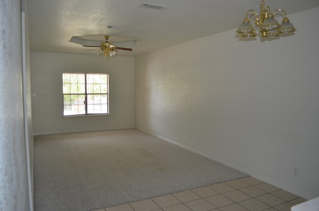 Building Photo - 907 Mcclure Ln
