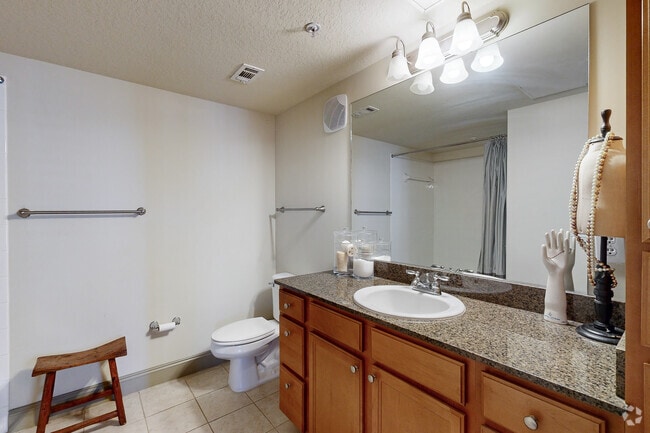 1BR, 1BA - 816SF - Bathroom - The Lakes at Turtle Creek Apartment Homes