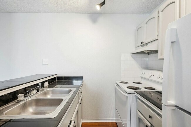 Foto del edificio - 131 Elsie Ave