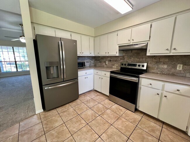 Foto del edificio - 3 Bedroom, 2 Bathroom Home Available for R...