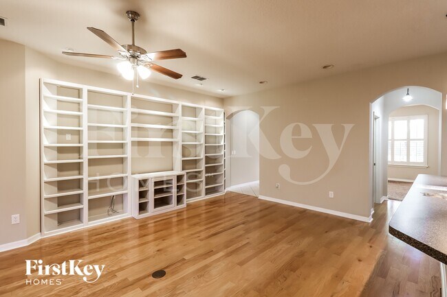 Foto del edificio - 7820 Riverwood Oaks Dr