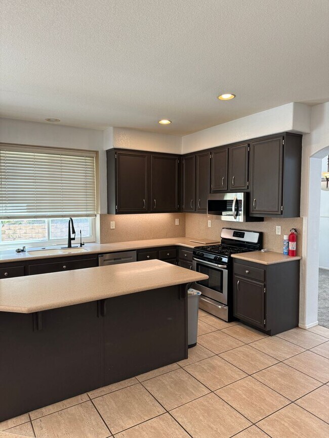 Foto del edificio - For Rent in West Murrieta – Spacious 5BR Home
