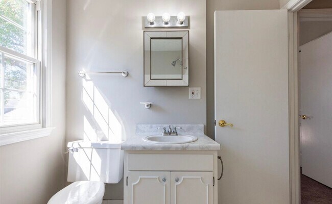 Foto del edificio - 10303 Lark Park Dr