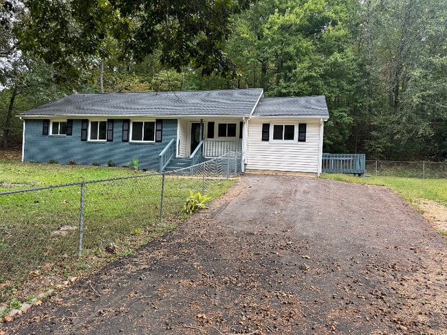 Building Photo - 1806 Dallas Lake Rd