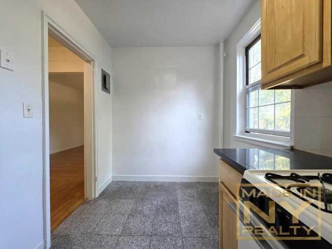 Building Photo - 1 bedroom in Kew Garden Hills NY 11367