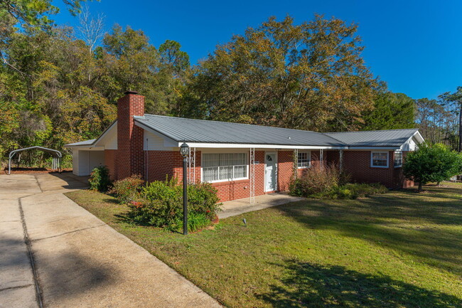 Building Photo - 194 Oaklawn Square