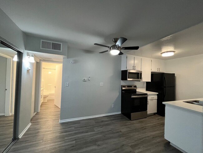 Interior Photo - 951 S. Oxford