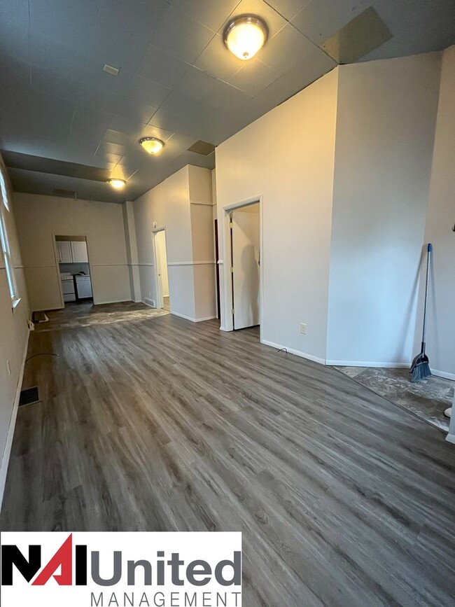 Building Photo - Two bedroom, One bathroom Unit for Rent