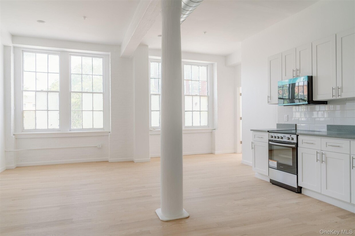 Primary Photo - 155 River St