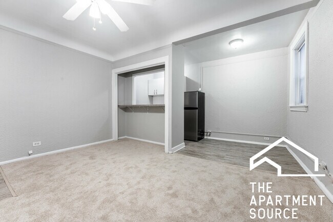 Building Photo - 1809 N Lincoln Park W