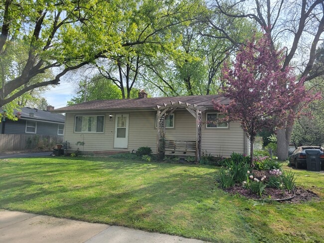 Foto del edificio - 413 N Rosa Rd