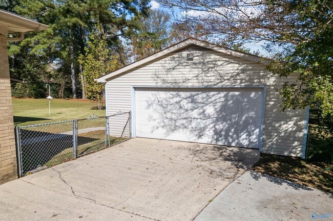 Building Photo - 1007 Heard Ct SE