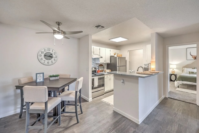 Building Photo - Silver Stream Apartments