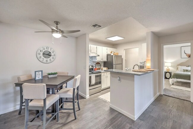 Foto del edificio - Silver Stream Apartments