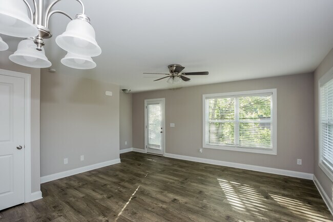 Foto del edificio - 104 High Ave SW