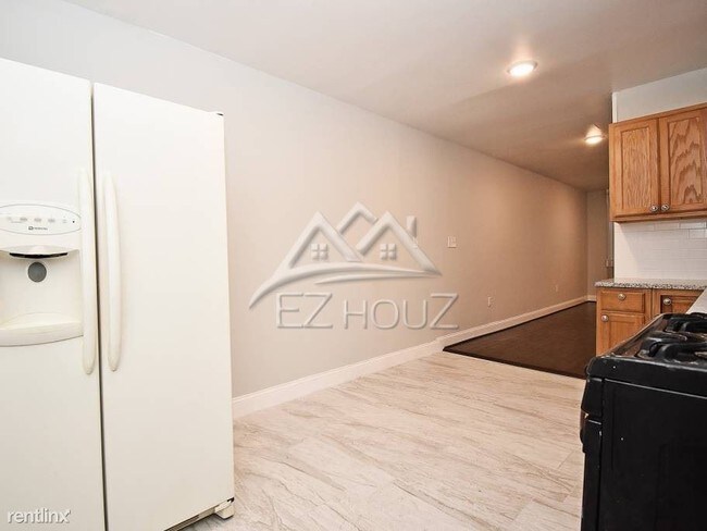 Building Photo - 3 br, 1 bath House - 4807 Midline Road