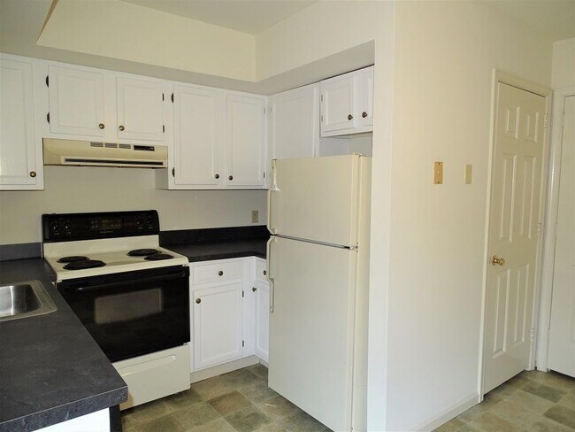 Foto del edificio - 574 E Newport Rd