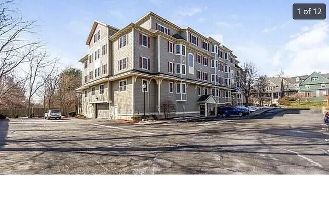 Building Photo - 391 Pleasant St